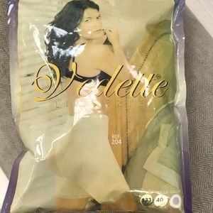 Waist cinch Vedette give you shapes and push your butt up